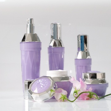 亞克力菱面乳液瓶 技術(shù)開(kāi)發(fā)與美學(xué)設(shè)計(jì)兼?zhèn)涞幕瘖y品包裝解決方案